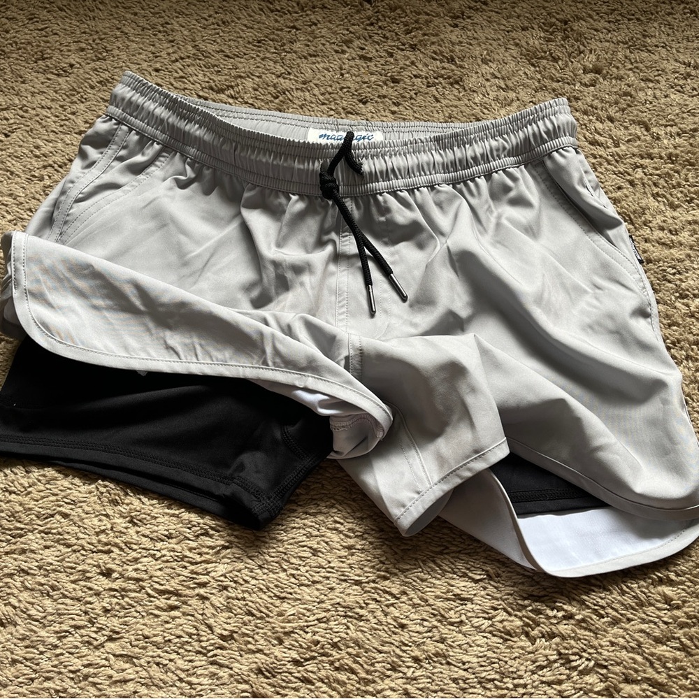 Maamgic Men's 4” Lined Shorts (Gray and Black) - Small